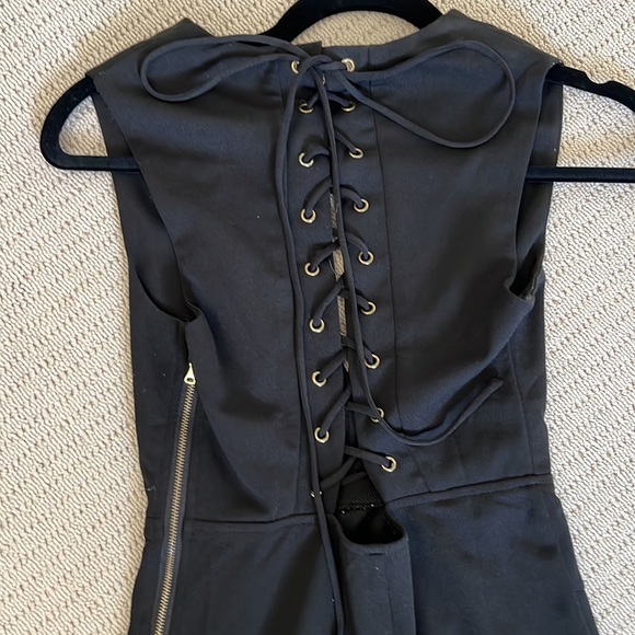 Small black Windsor dress - Picture 4 of 4